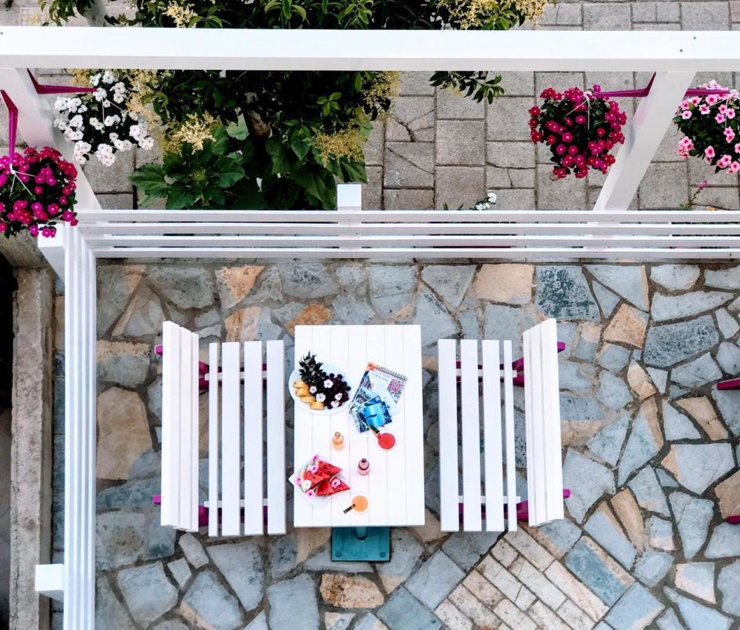 Family Hotel Haruni Ksamil Exterior foto